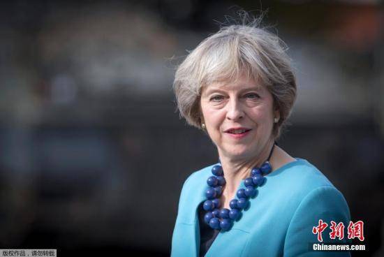 英国首相宣布明年3月底之前启动脱欧程序